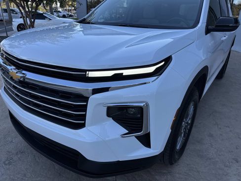 Used 2025 Chevrolet Traverse LT image 9