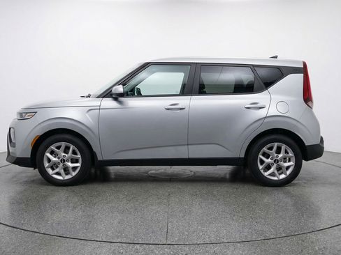 Used 2025 Kia Soul LX w/ LX Technology Package FWD image 5