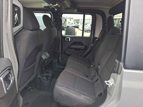 Used 2023 Jeep Gladiator Overland image 8