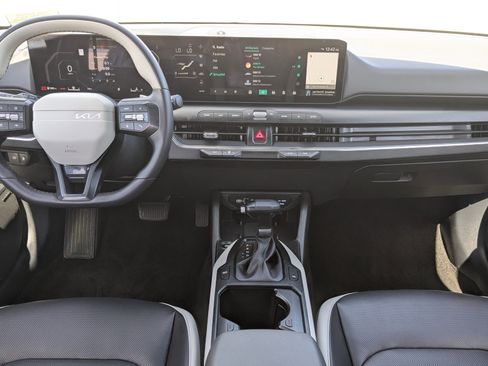 Used 2025 Kia K4 GT-Line w/ GT-Line Premium Package image 18