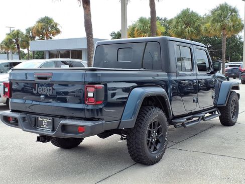 Used 2025 Jeep Gladiator Sport AWD/4WD image 7