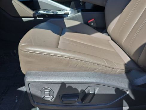 Used 2025 Audi Q5 Premium w/ Convenience Package AWD/4WD image 32