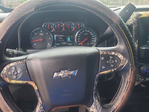 Used 2018 Chevrolet Silverado 1500 LT w/ Texas Edition image 16