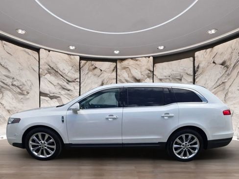 Used 2010 Lincoln MKT AWD image 5