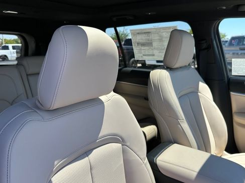 New 2026 Jeep Grand Cherokee L Limited w/ Luxury Tech Group II AWD/4WD image 16
