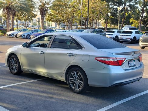 Used 2016 Toyota Camry SE FWD image 29