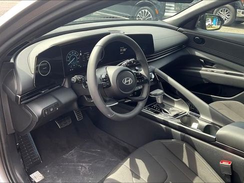 New 2025 Hyundai Elantra SEL image 6