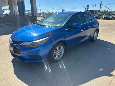 Used 2017 Chevrolet Cruze LT FWD image 24