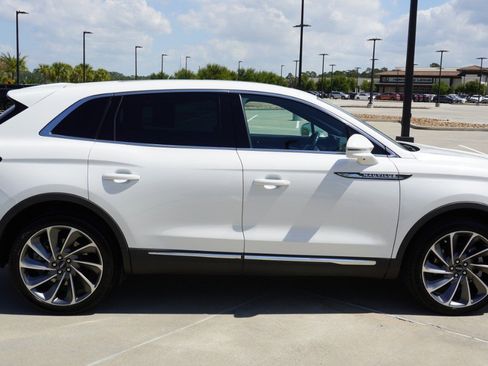 Used 2023 Lincoln Nautilus Reserve w/ Equipment Group 202A image 4