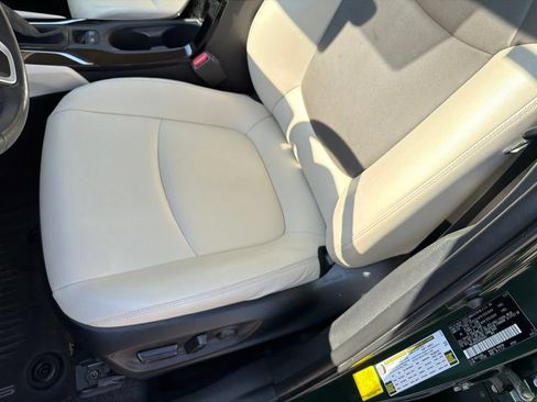 Used 2022 Toyota Corolla Cross XLE AWD/4WD image 13