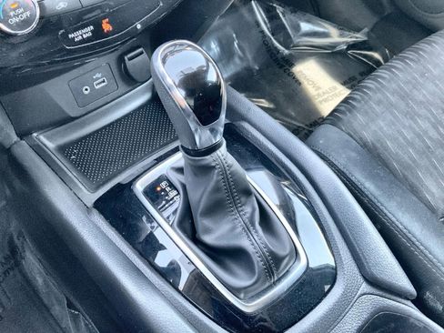 Used 2018 Nissan Rogue SV AWD/4WD image 20