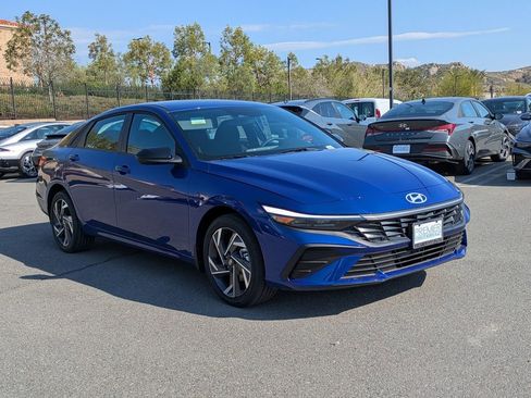 New 2025 Hyundai Elantra SEL image 8