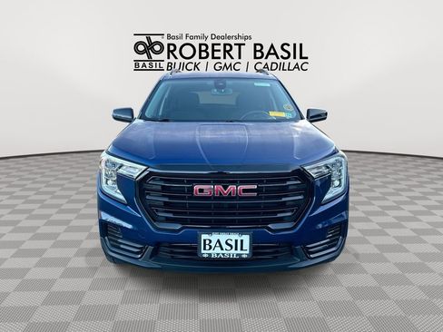 Used 2022 GMC Terrain SLE w/ Driver Convenience Package AWD/4WD image 3