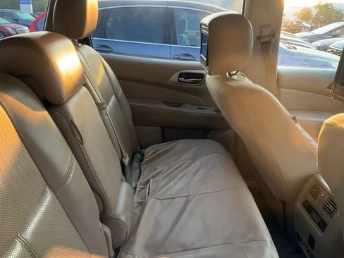 Used 2014 Nissan Pathfinder Platinum w/ Platinum Premium Package FWD image 4