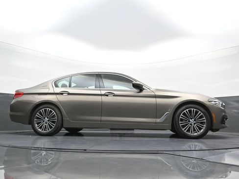 Used 2018 BMW 530e xDrive AWD/4WD image 29
