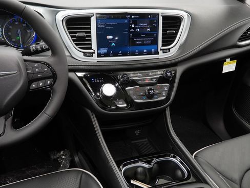 New 2026 Chrysler Pacifica Limited w/ S Appearance Package image 21