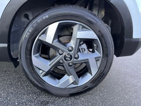 Used 2025 Hyundai Venue SEL FWD image 9