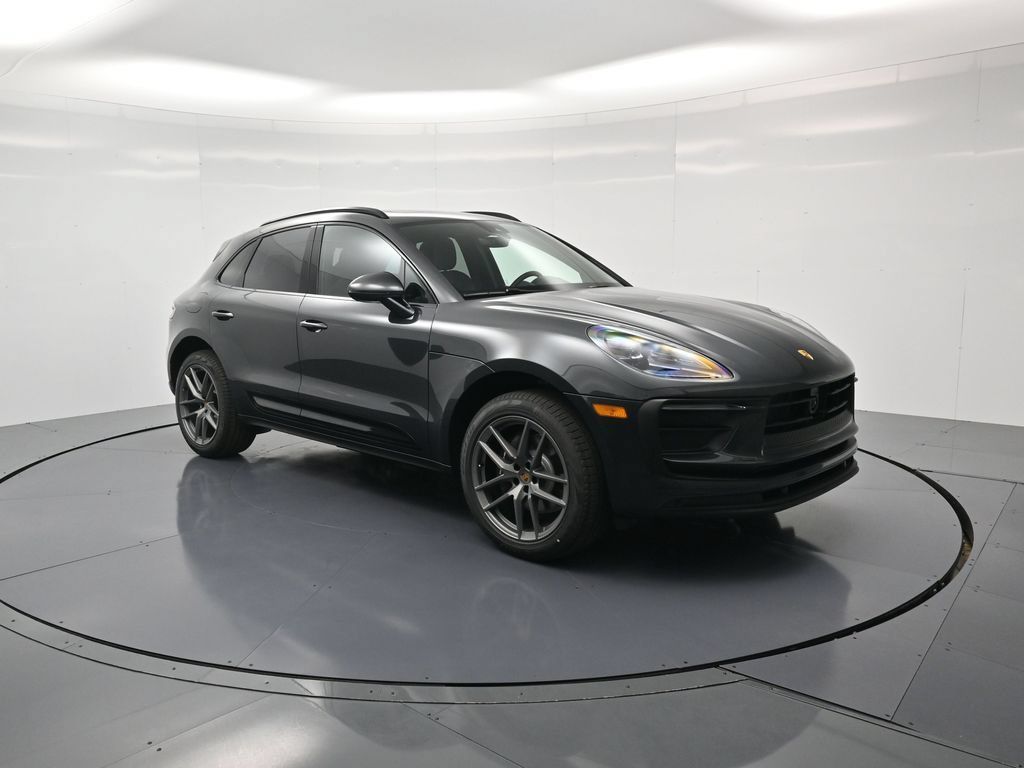Certified 2026 Porsche Macan AWD/4WD image 32