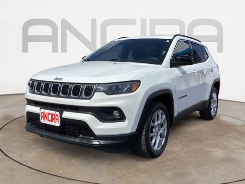 Used 2023 Jeep Compass Latitude AWD/4WD image 9