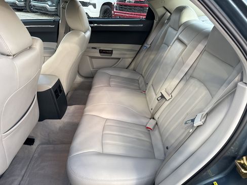 Used 2005 Chrysler 300 C w/ Protection Group II image 13