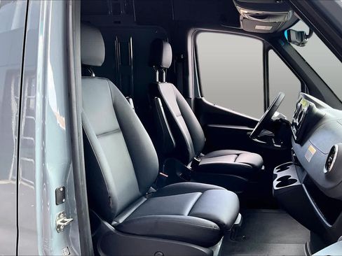 Used 2025 Mercedes-Benz Sprinter 2500 image 9
