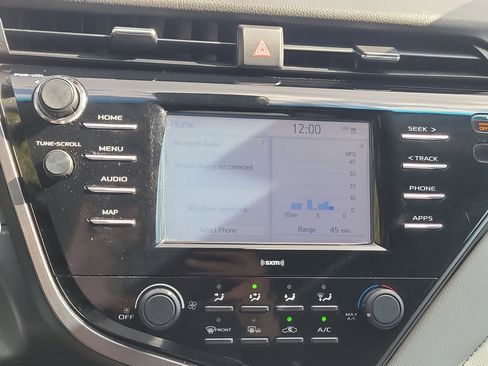 Used 2020 Toyota Camry LE image 21