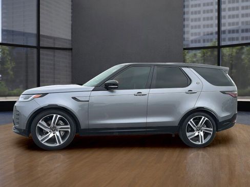 Used 2024 Land Rover Discovery Dynamic SE AWD/4WD image 13