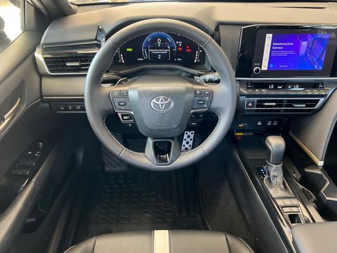 Used 2025 Toyota Camry SE FWD image 14