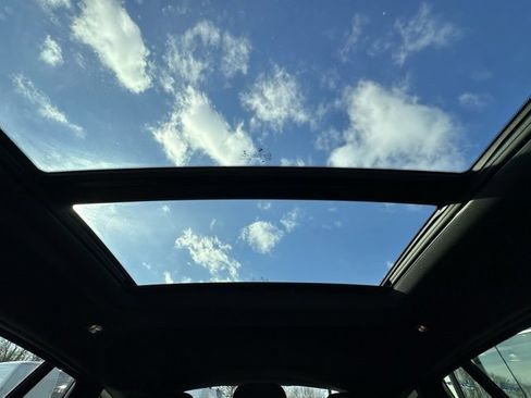 Used 2023 BMW X4 xDrive30i w/ M Sport Package image 17