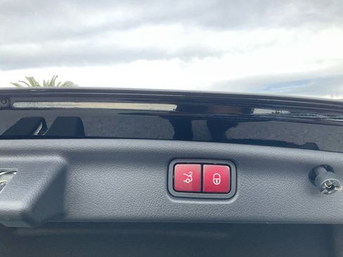 Used 2023 Mercedes-Benz C 300 C 300 image 10