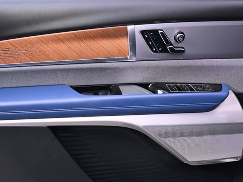New 2026 Cadillac Vistiq Premium Luxury w/ LPO, Floor Liner Package AWD/4WD image 23