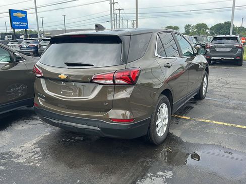 Used 2024 Chevrolet Equinox LT FWD image 2