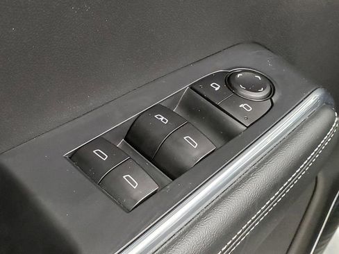 Used 2025 GMC Acadia Elevation image 27