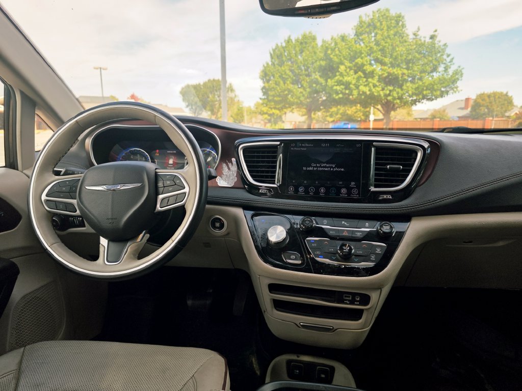 Used 2020 Chrysler Pacifica Limited FWD image 33
