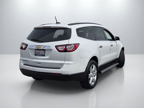 Used 2017 Chevrolet Traverse LT w/ Style and Technology Package FWD image 4
