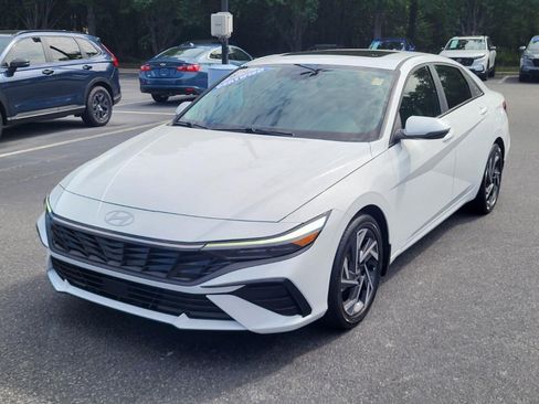 Used 2025 Hyundai Elantra Limited FWD image 6