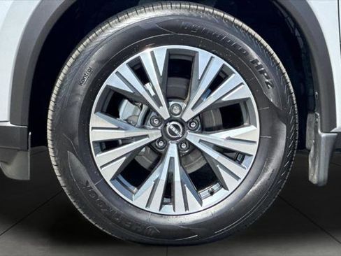 Used 2023 Nissan Rogue SV image 25