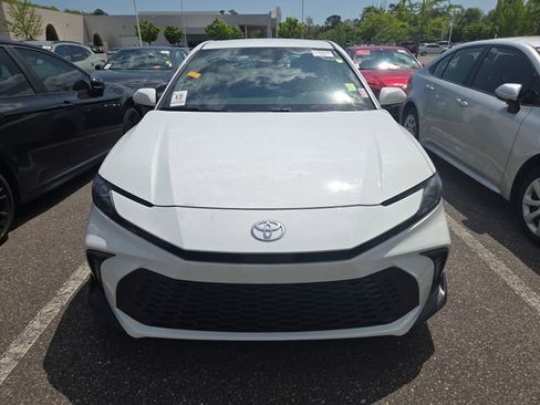 Used 2026 Toyota Camry SE image 8