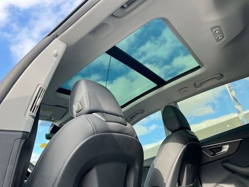 Used 2023 Audi Q8 Premium Plus image 18