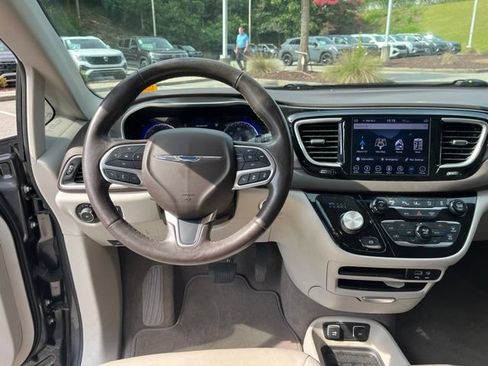 Used 2019 Chrysler Pacifica Touring-L w/ Advanced Safetytec Group FWD image 16