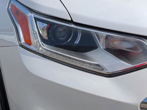 Used 2021 Chevrolet Traverse LT FWD image 9