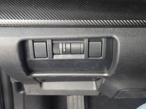 Used 2024 Subaru Crosstrek 2.0i Premium image 24