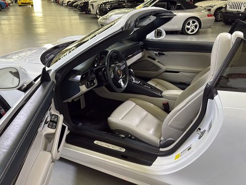 Used 2017 Porsche 911 Cabriolet image 22