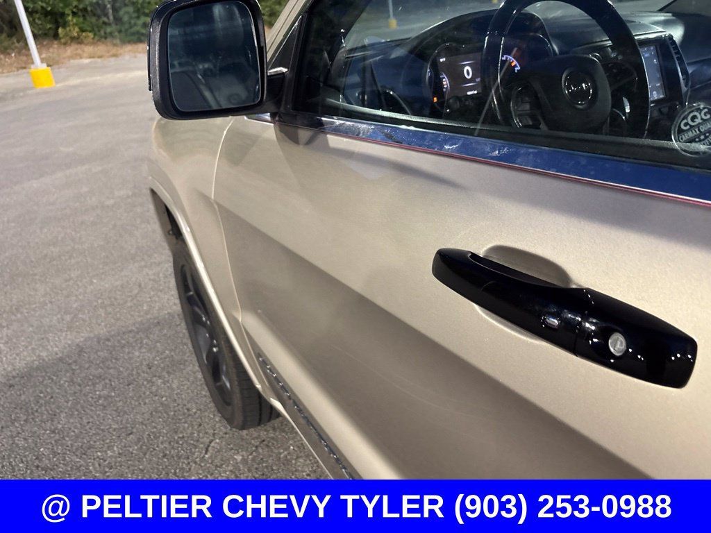Used 2014 Jeep Grand Cherokee Overland AWD/4WD image 11