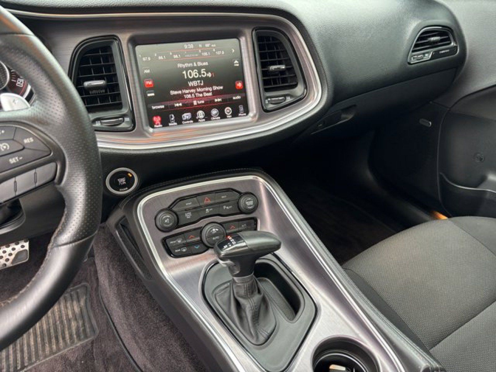 Used 2016 Dodge Challenger R/T RWD image 15