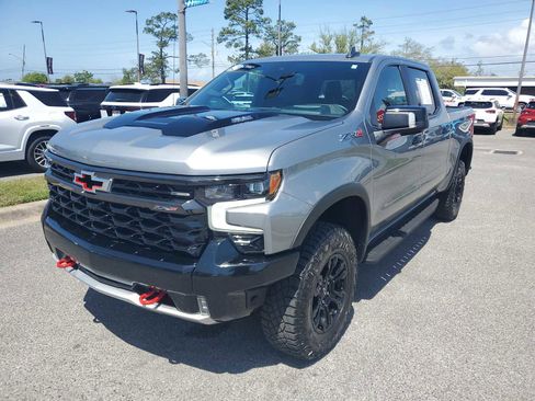 Used 2024 Chevrolet Silverado 1500 ZR2 w/ Technology Package AWD/4WD image 1