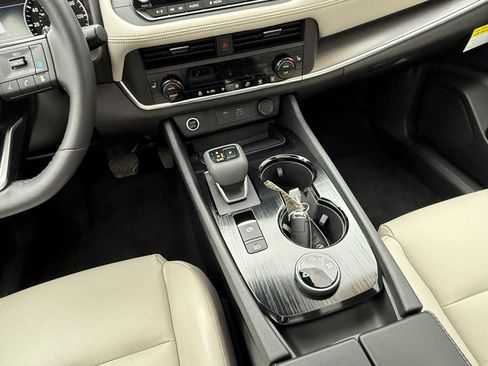 Used 2023 Nissan Rogue SV w/ SV Premium B Package image 15