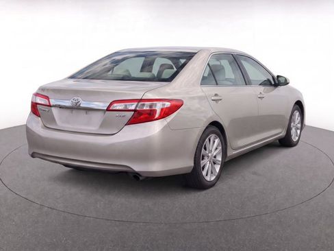 Used 2014 Toyota Camry XLE w/ Leather Package FWD image 7