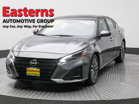Used 2024 Nissan Altima 2.5 SV w/ SV Premium Package image 1