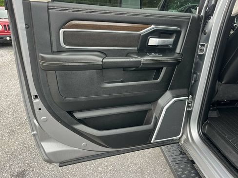 Used 2023 RAM 2500 Laramie AWD/4WD image 32
